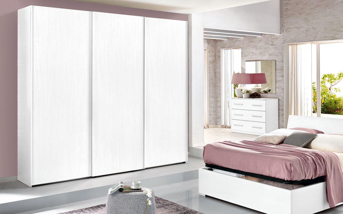 Armario 3 puertas correderas cuadriculadas Este espacioso armario